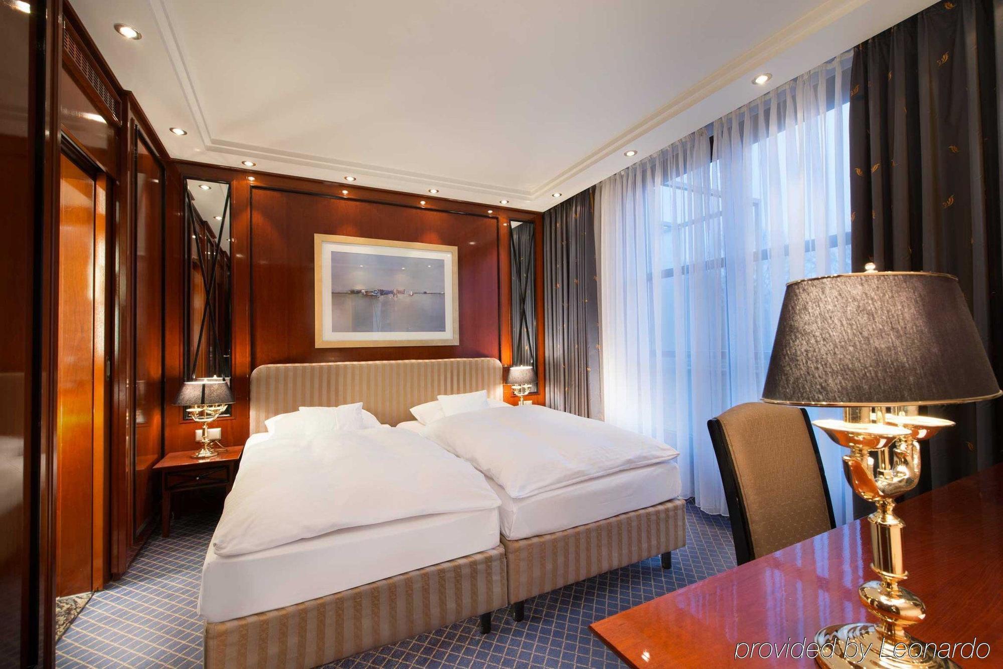 Maritim Am Schlossgarten Hotel 4*