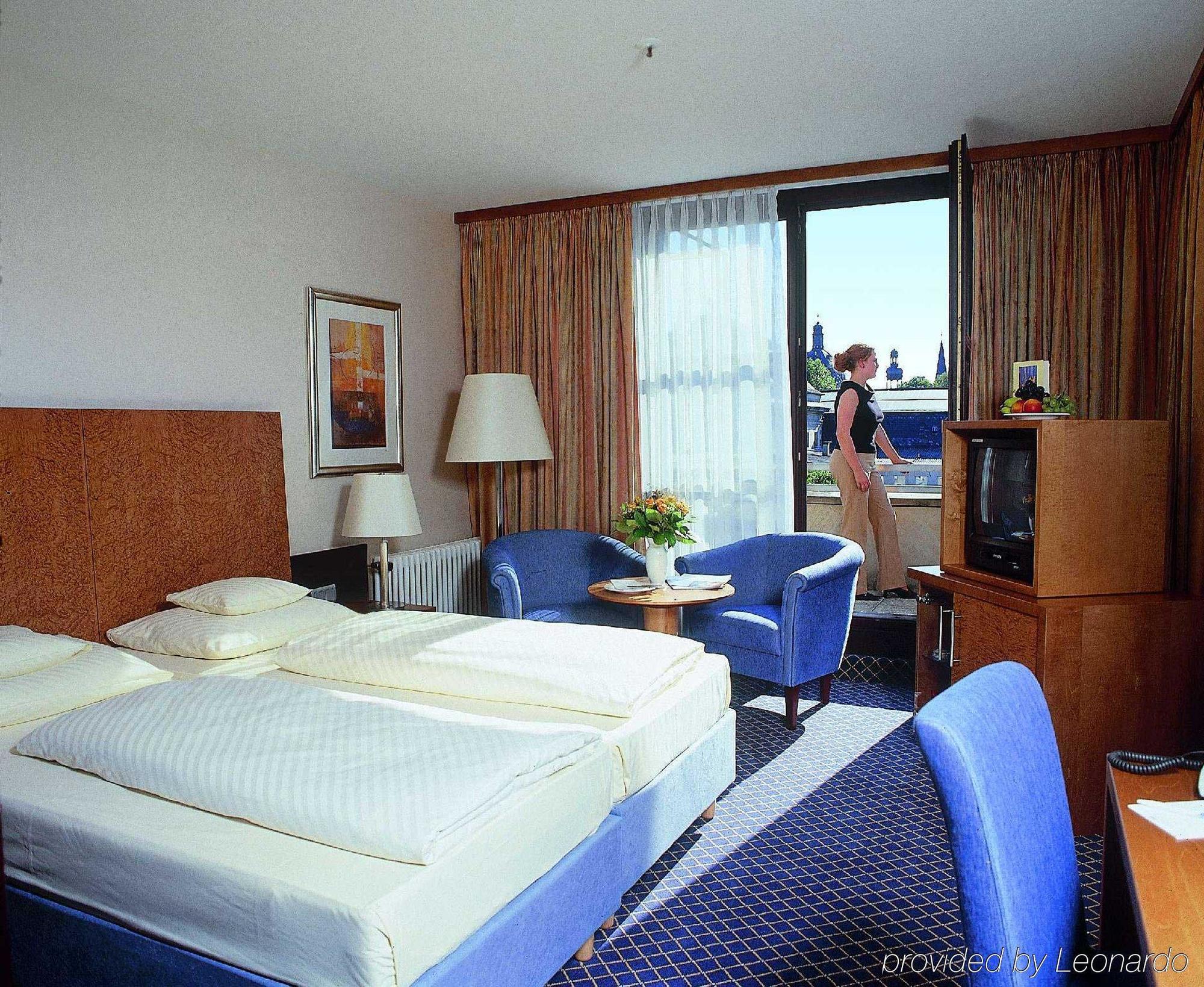 Отель Maritim Am Schlossgarten 4*