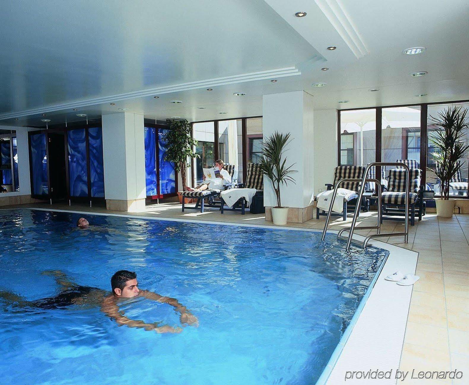 Отель Maritim Am Schlossgarten 4*